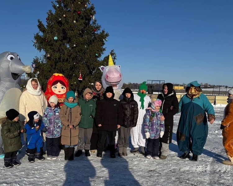     Многодетные семьи из Курска побывали на празднике на водяной мельнице