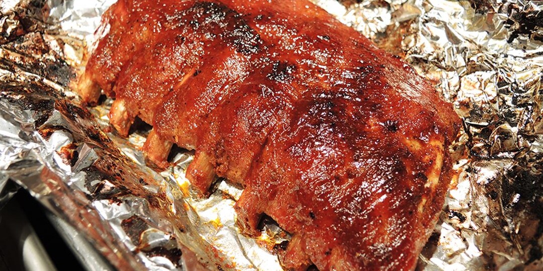 Свиные ребрышки в духовке (мягкие внутри, румяные снаружи)