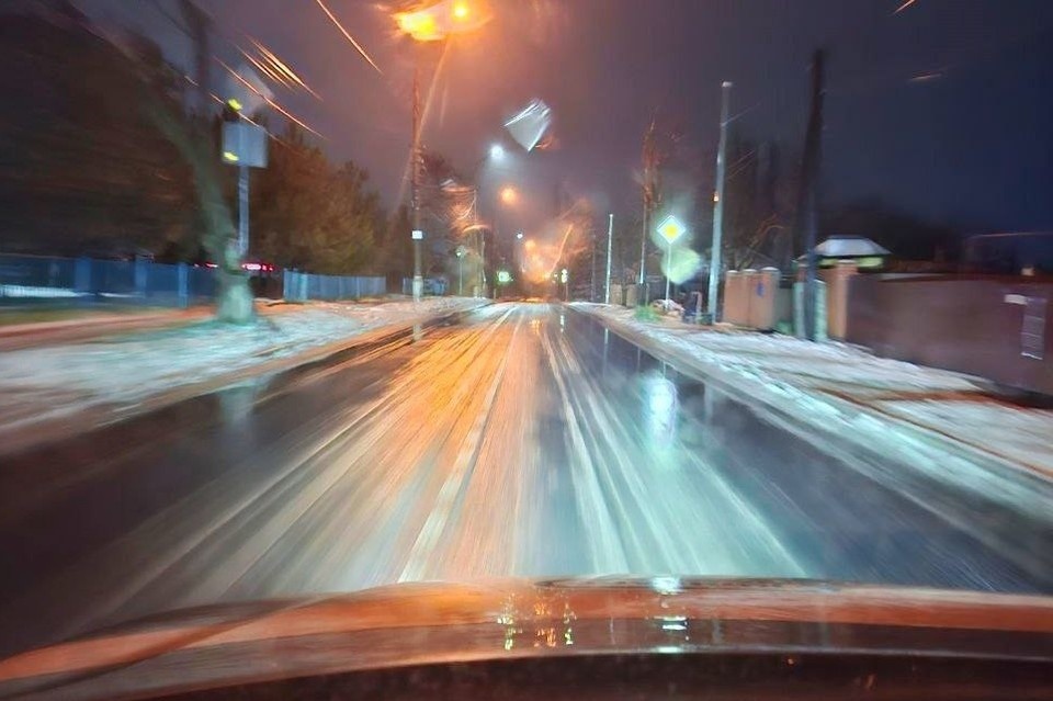    Автомобилистов просят быть предельно внимательными на дорогах и учитывать сложные погодные условия. Фото: «Служба автомобильных дорог Донбасса»