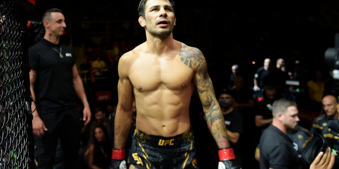 Экс-чемпион UFC Алешандре Пантожа делится новостями о тренировках