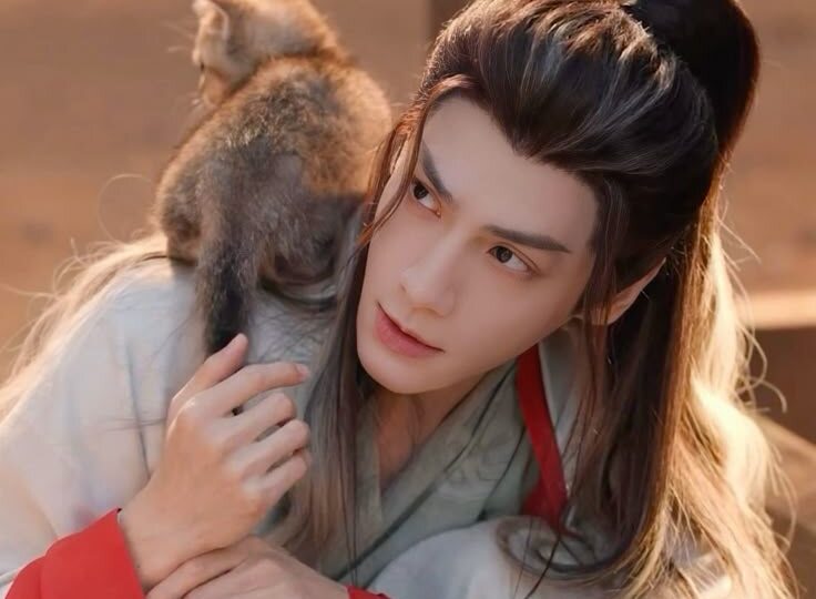 Тан Лицы меняет наряды