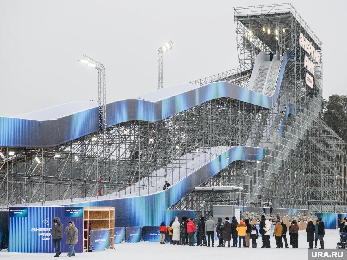     На горку собирались огромные очереди