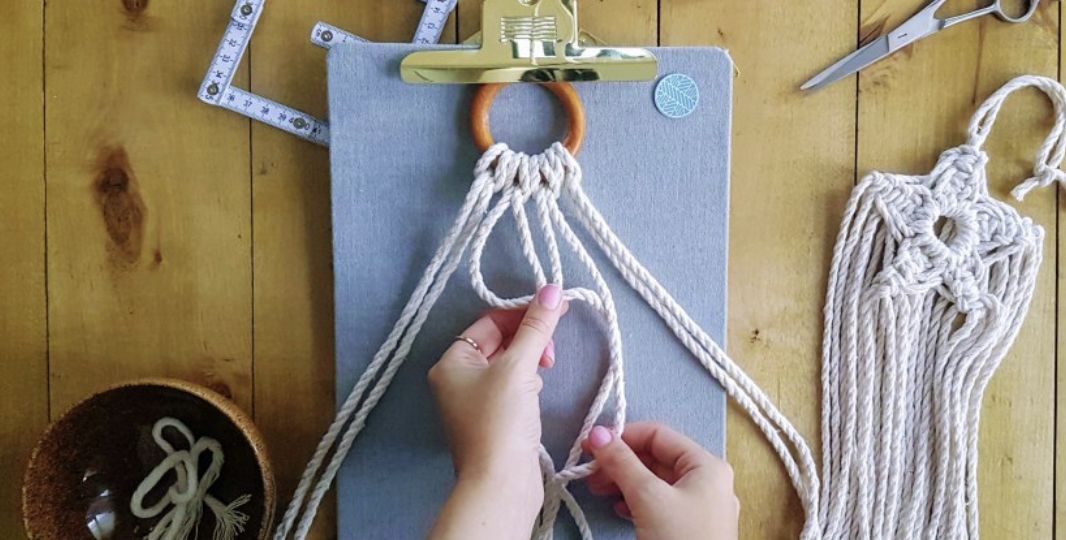 Сетчатые орнаменты в макраме: вариации плоских узлов для ажурных эффектов