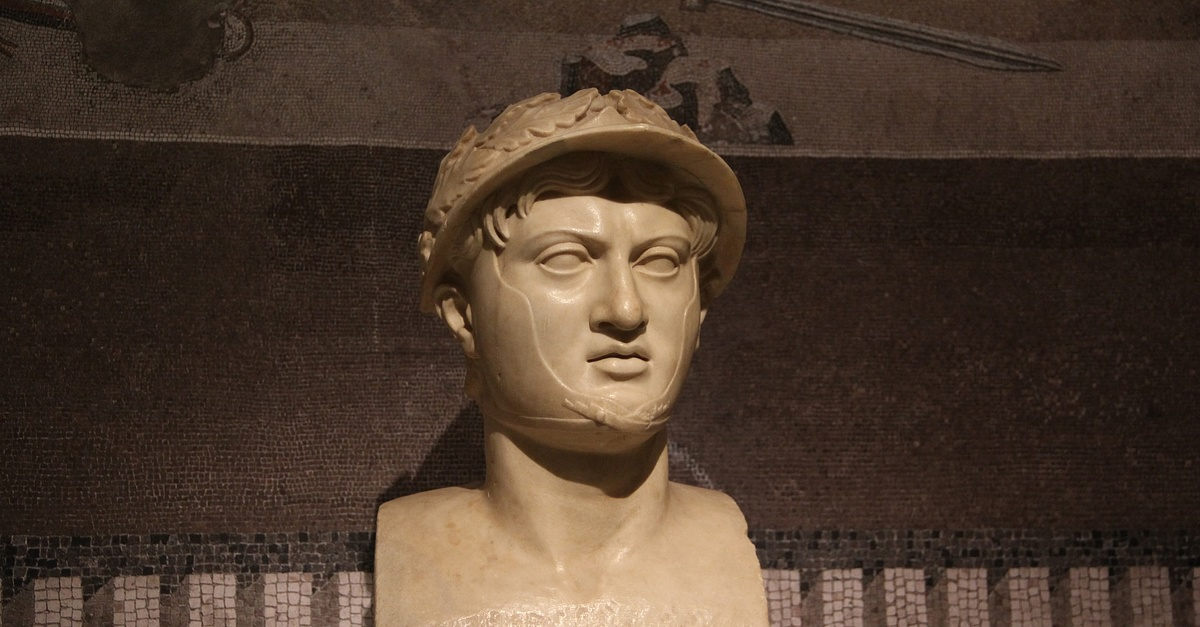 Пирр, царь Эпира. Портретная гемма. Археологический музей, Неаполь.
