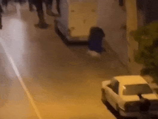    Протестующий в Иране с огнемётом. Видео: ТГ-канал @srochnow