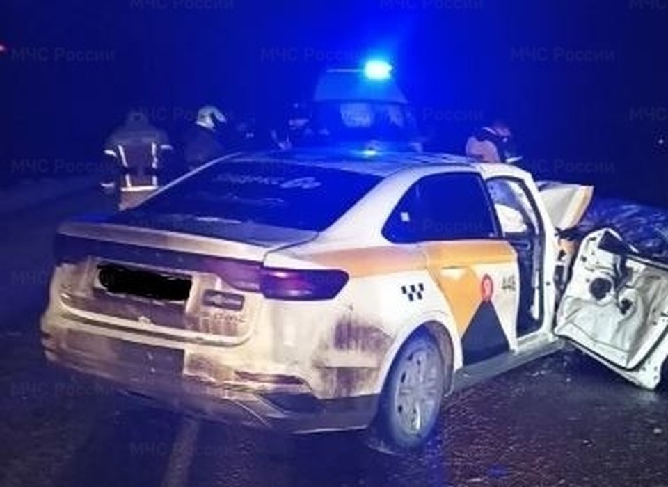    Авария с двумя легковушками в деревне Бурцево привела к пострадавшим.