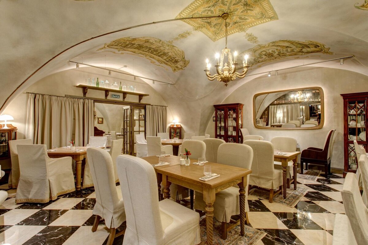 Интерьер ресторана «Таможня». Фото предоставлено командой ресторана