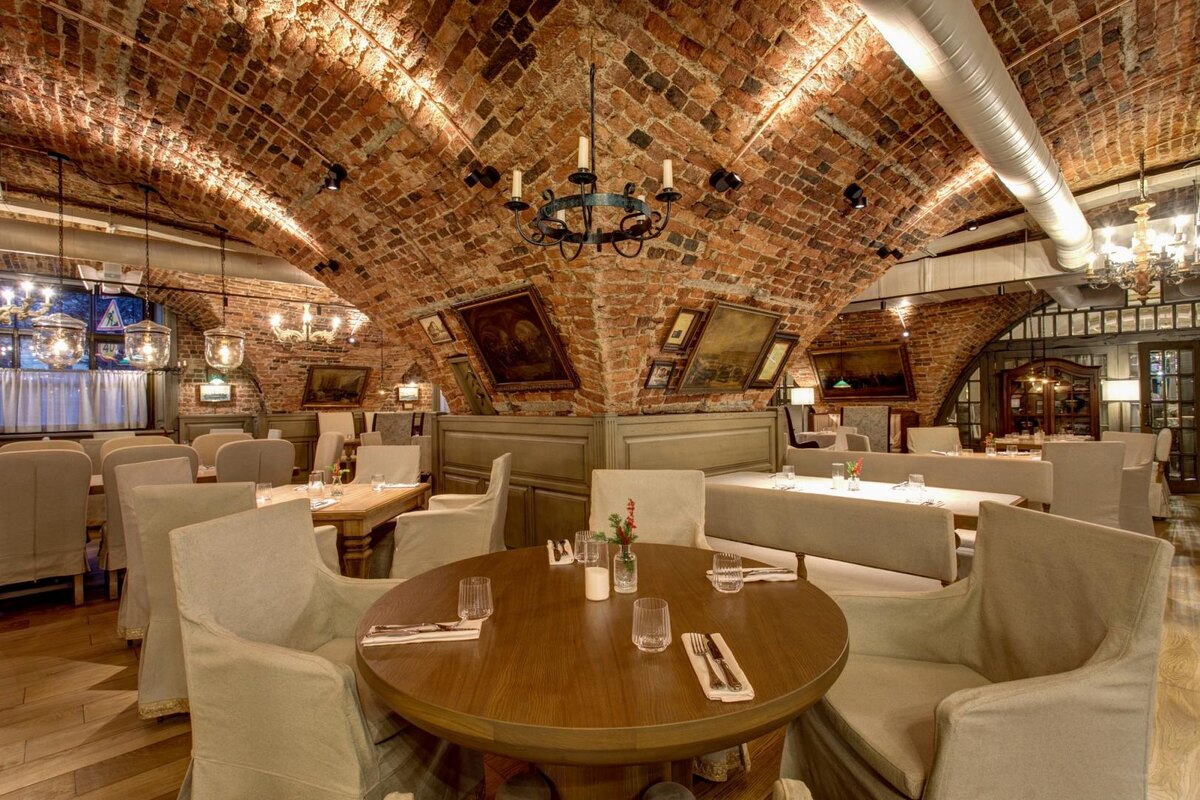 Интерьер ресторана «Таможня». Фото предоставлено командой ресторана