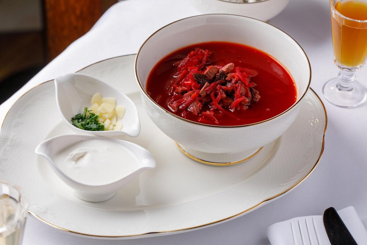 Борщ с разварной говядиной в ресторане «Таможня». Фото предоставлено командой ресторана