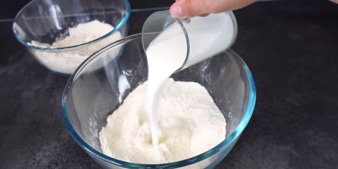 Заливаю муку горячим молоком и на противень вкусно, словами не передать. Всегда так делаю и Вам советую...