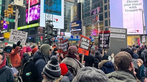 Протесты в США против  Трампа из-за Венесуэлы.