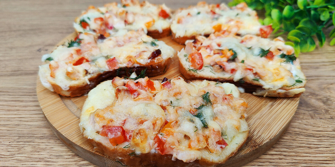 Такие горячие бутерброды готовлю после праздников вместо пиццы — быстро, просто и очень вкусно.