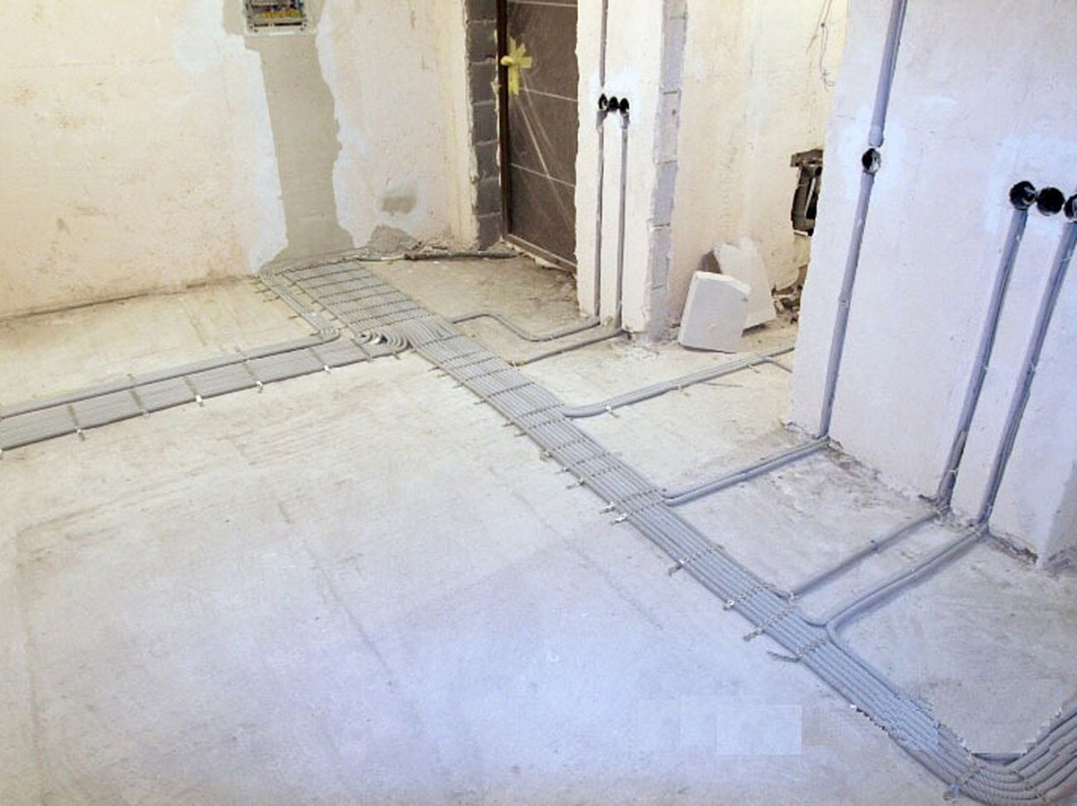 Прокладка электрического кабеля по полу