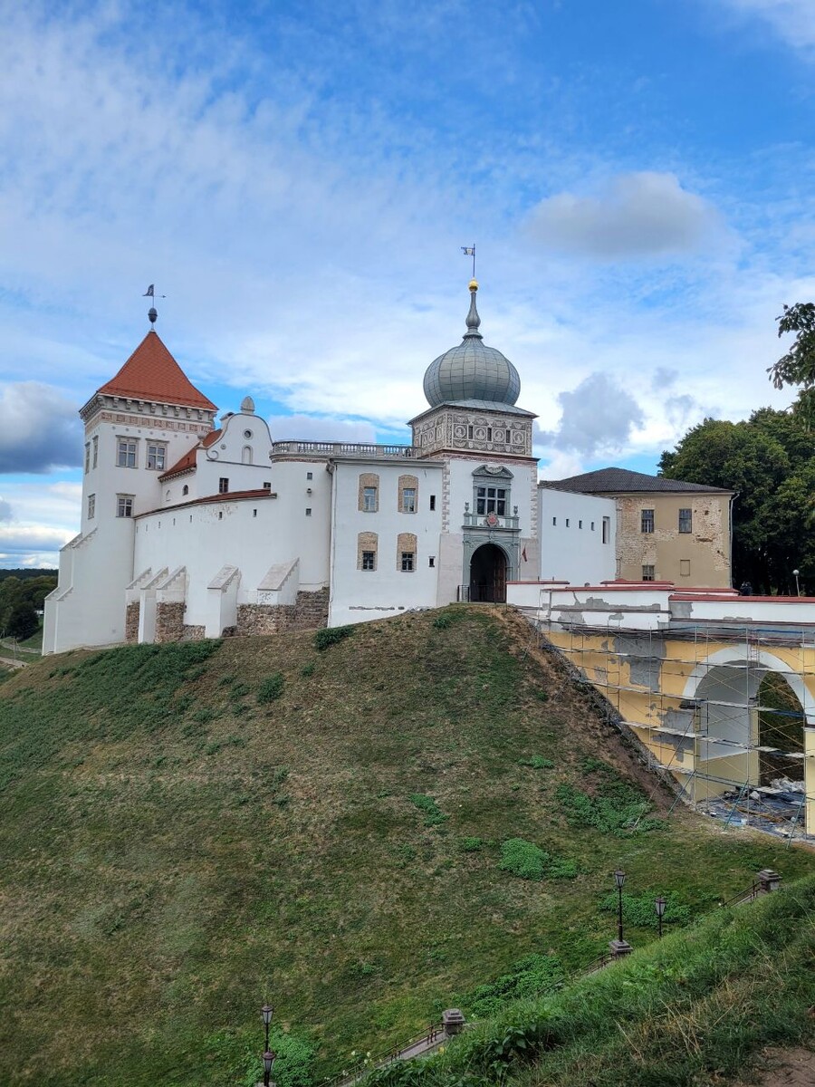 Старый замок сейчас 