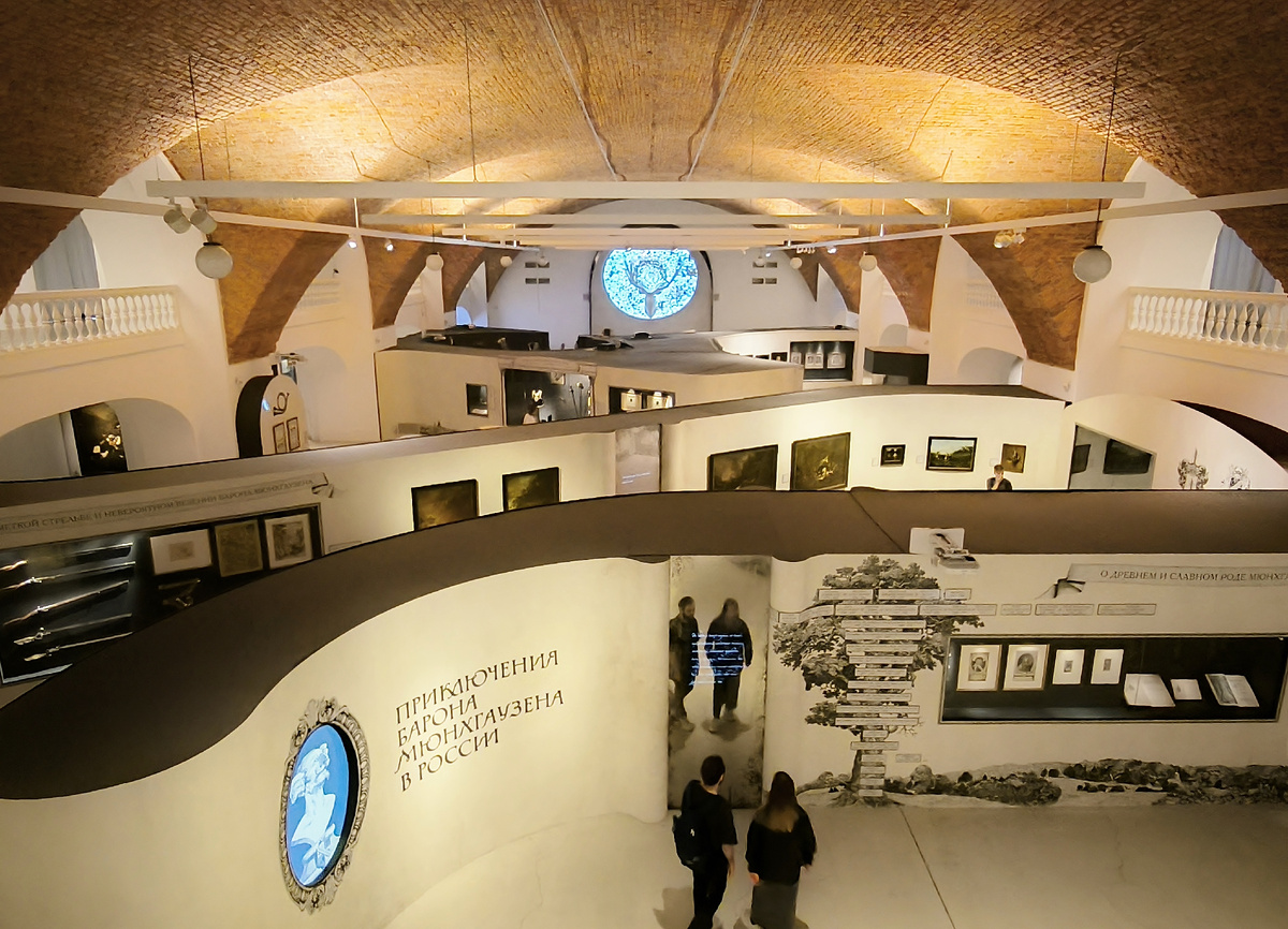 Выставка "Приключения барона Мюнхгаузена в России". Фото автора.