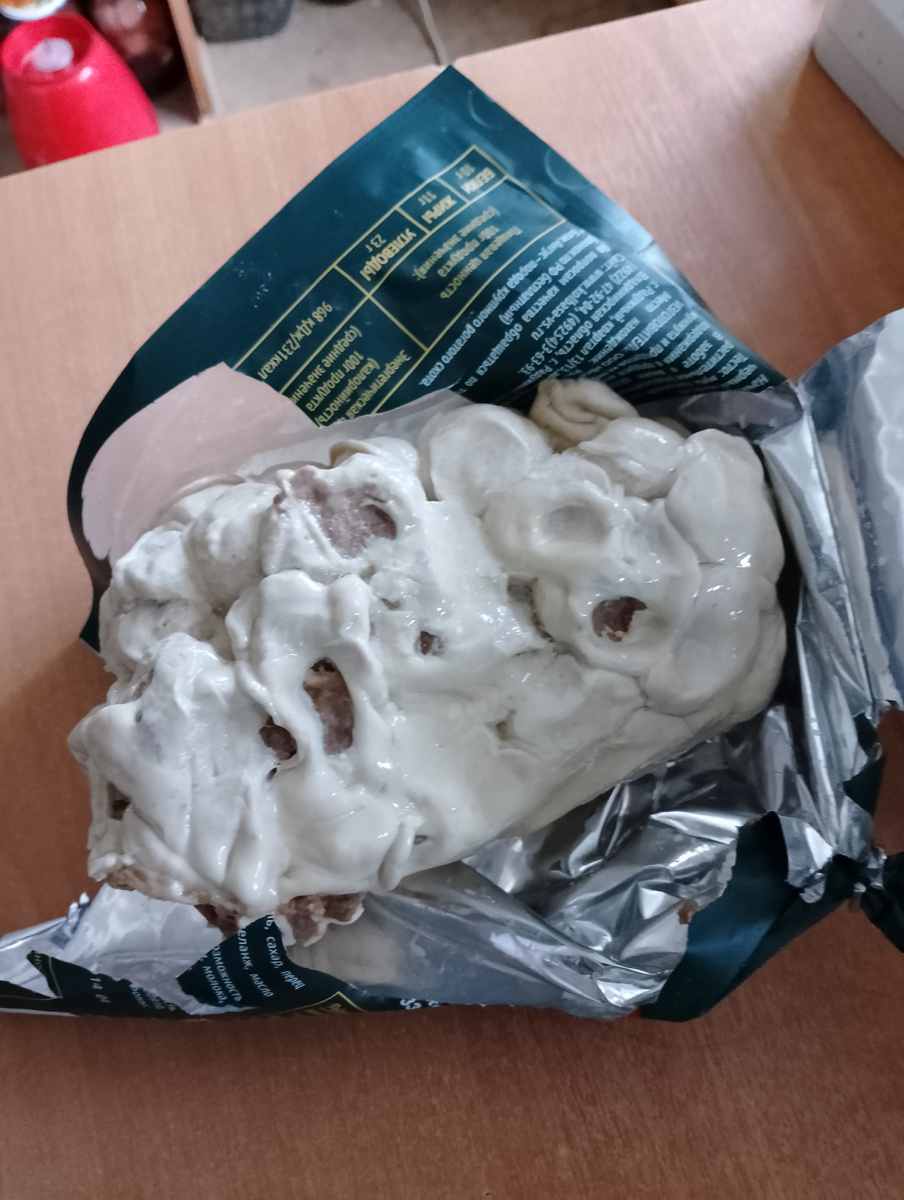 Пельмени подтаяли и слиплись.