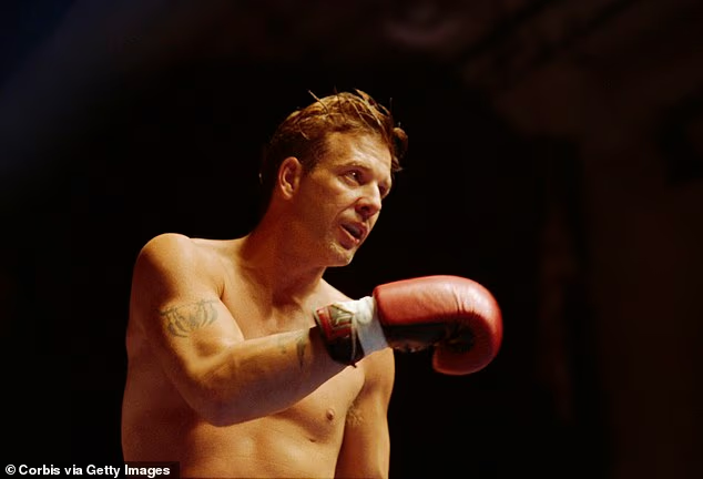 Микки Рурк: «Я вырос в спортзале в Майами, где тренировался Мухаммед Али. Я провёл 142 любительских боя и проиграл три».