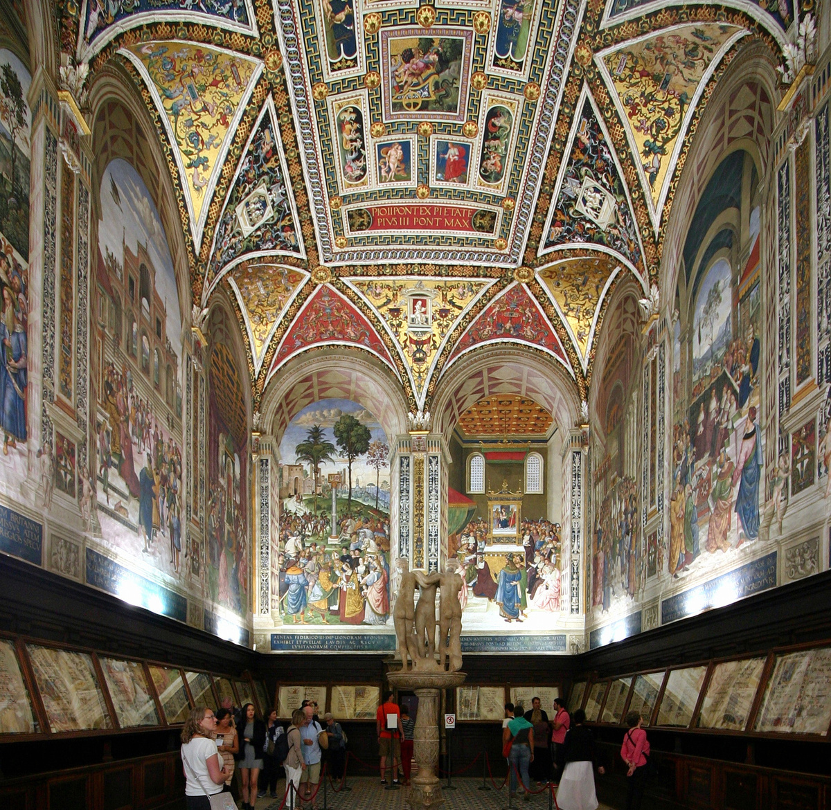 Фрески Пинтуриккьо. Интерьер библиотеки Пикколомини, Сиенский собор (Тоскана)