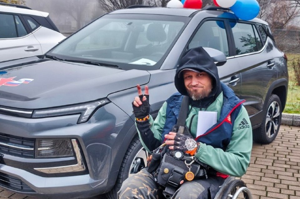    Благодаря поддержке фонда «Защитники Отечества» ветеран получил автомобиль с ручным управлением. Фото: t.me/fond_ZO_DPR