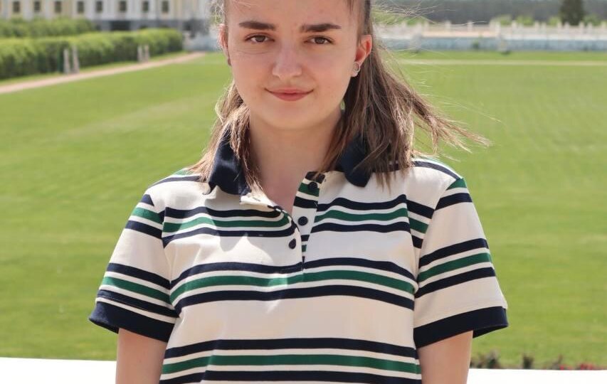 У Екатерины кифосколиоз, ей провели операцию, но металлоконструкция сломалась.