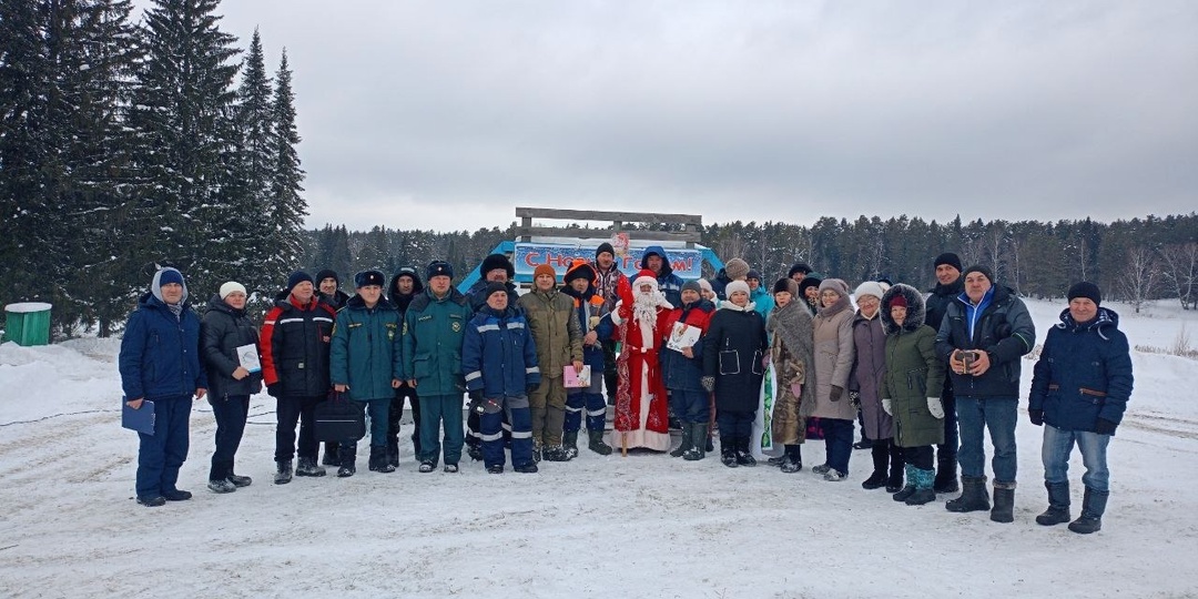 Зимняя рыбалка объединила любителей подлёдного лова
