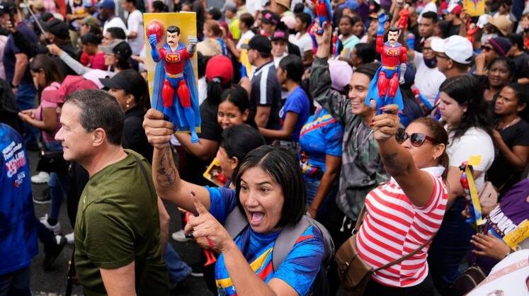    AP/TASS Автор: Ariana Cubillos Акция протеста 4 января в Каракасе с требованием освобождения Николаса Мадуро из-под стражи в США