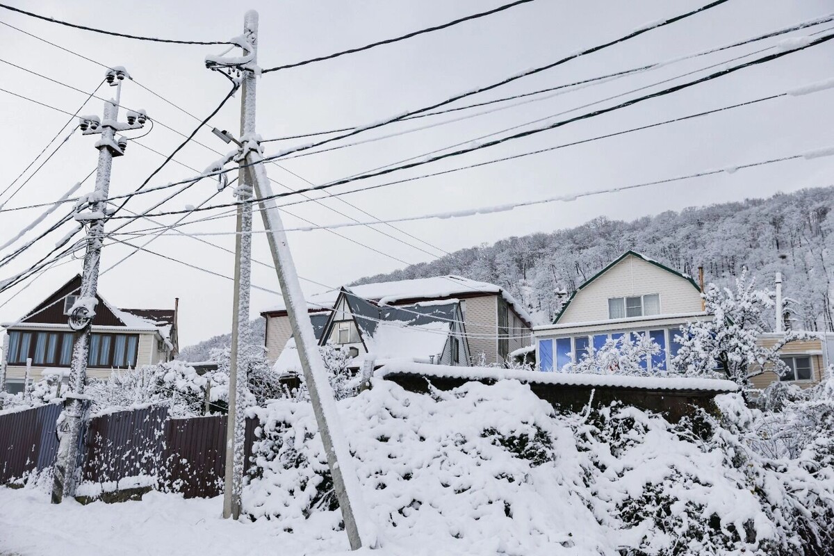 Более суток на юге Коми нет света. Фото: Дмитрий Феоктистов/ТАСС