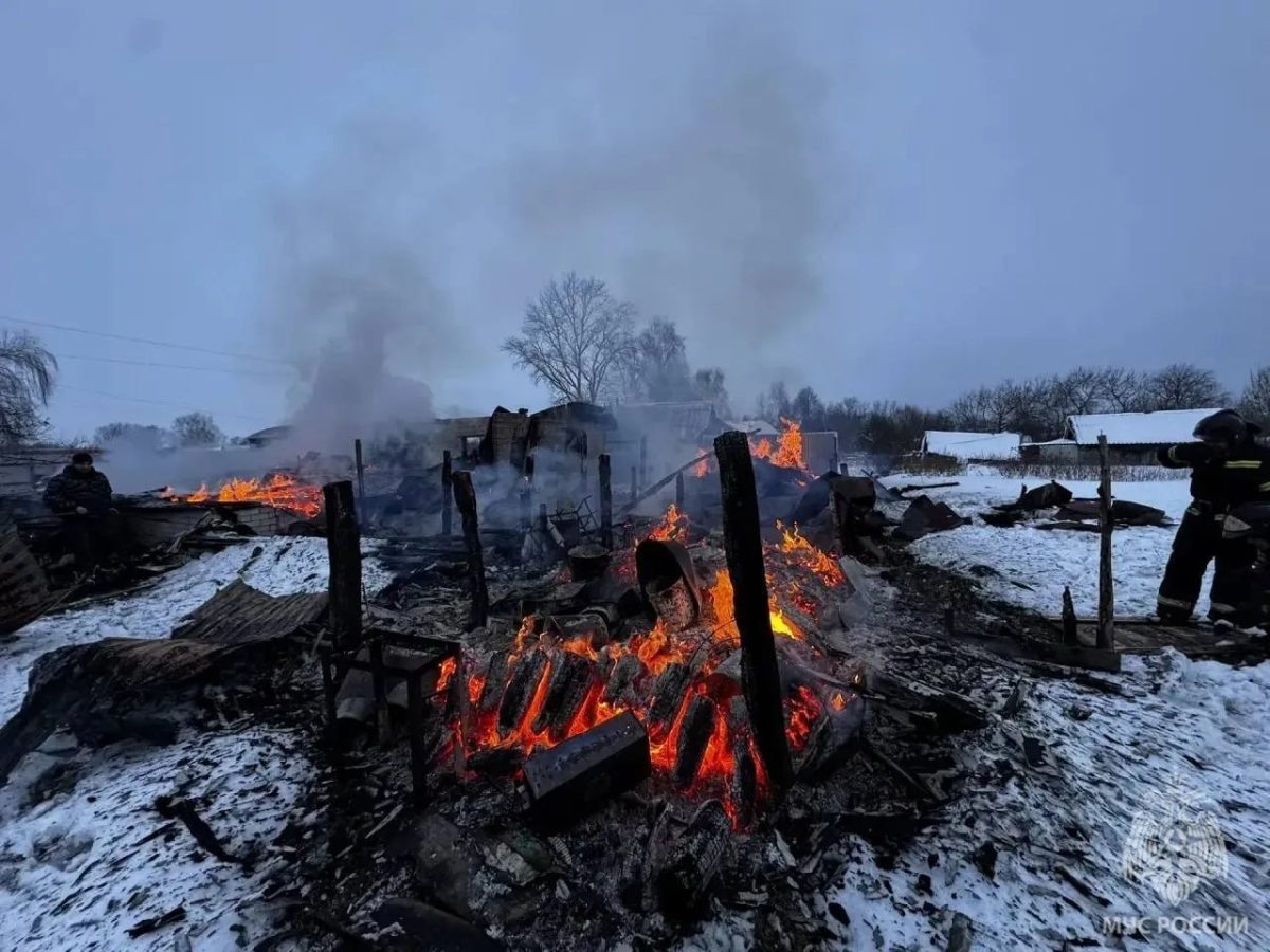    Площадь возгорания составила 170 квадратных метров