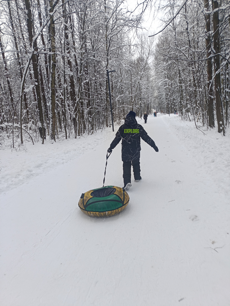 Этой "ватрушке-тюбингу" лет 8 не меньше) 