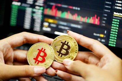 Bitcoin, наш цифровой феникс, вновь воспарил на целых три недели, достигнув «высот
