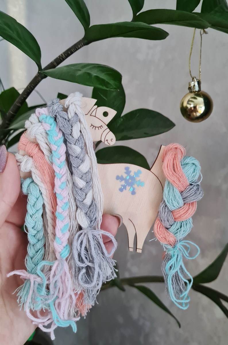 Символ года - Лошадка в косах