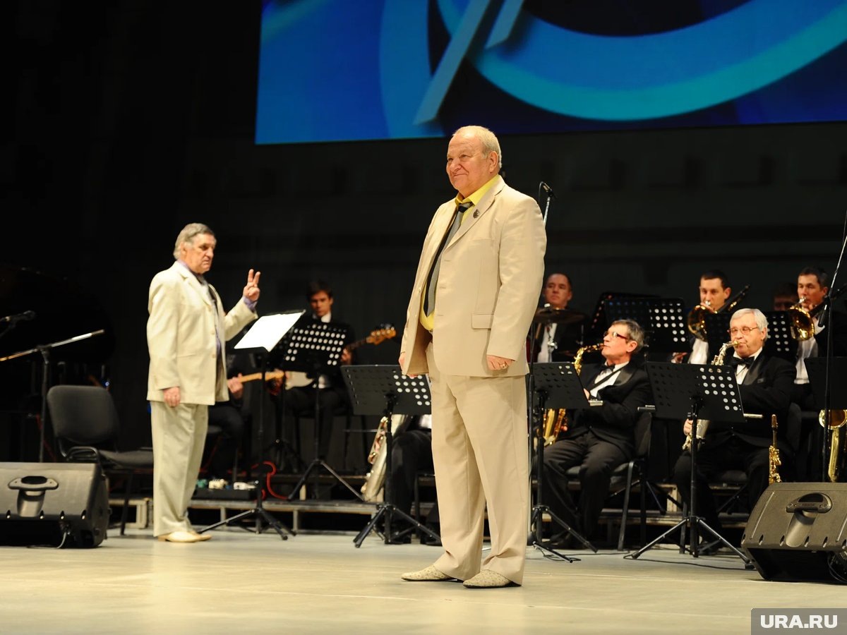    Ансамбль «Уральский диксиленд Игоря Бурко» (на фото) выступит с рождественской программой