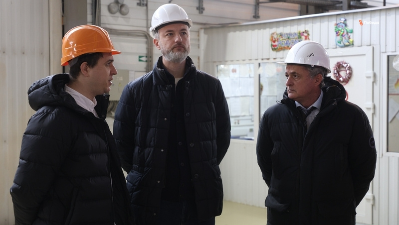    Глава минЖКХ Ставрополья Александр Рябикин (в центре) посетил котельную в Ставрополе Фото: Дмитрий Ахмадуллин / / ИА «Победа26»