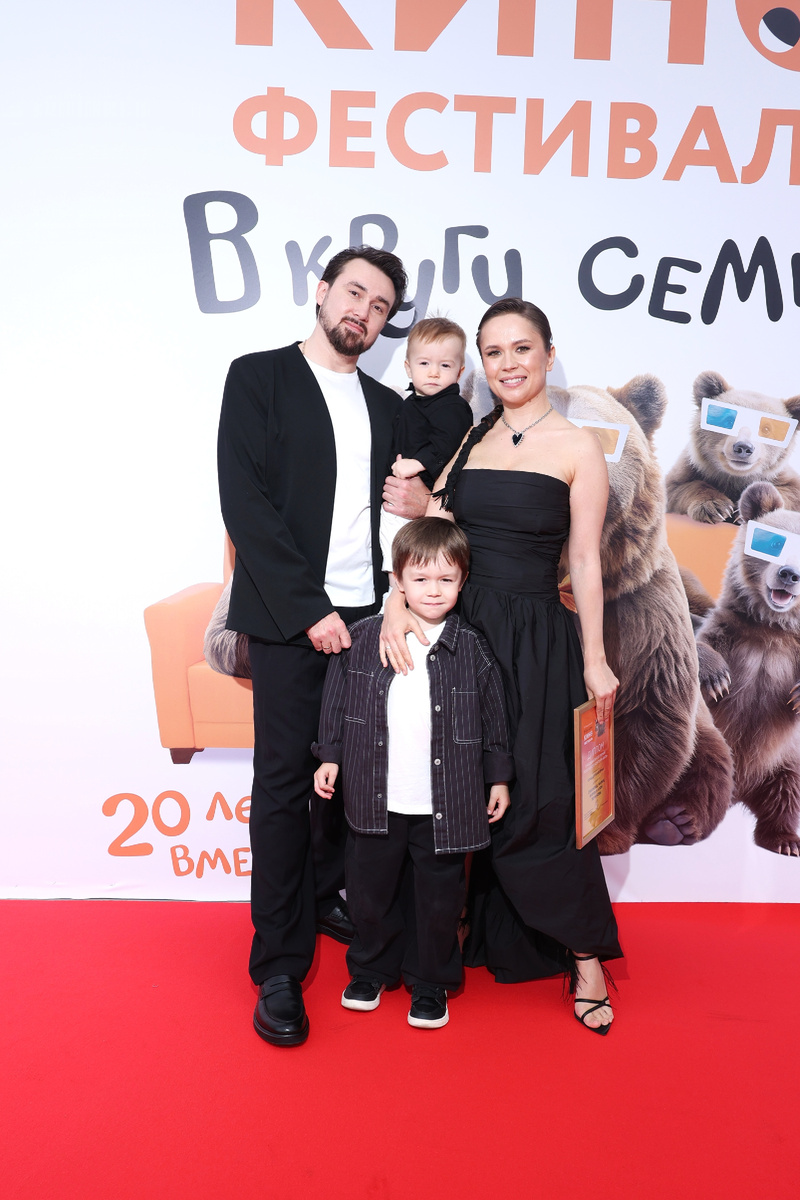 Станислав, Мария, Мирон и Арон Тюриновы.