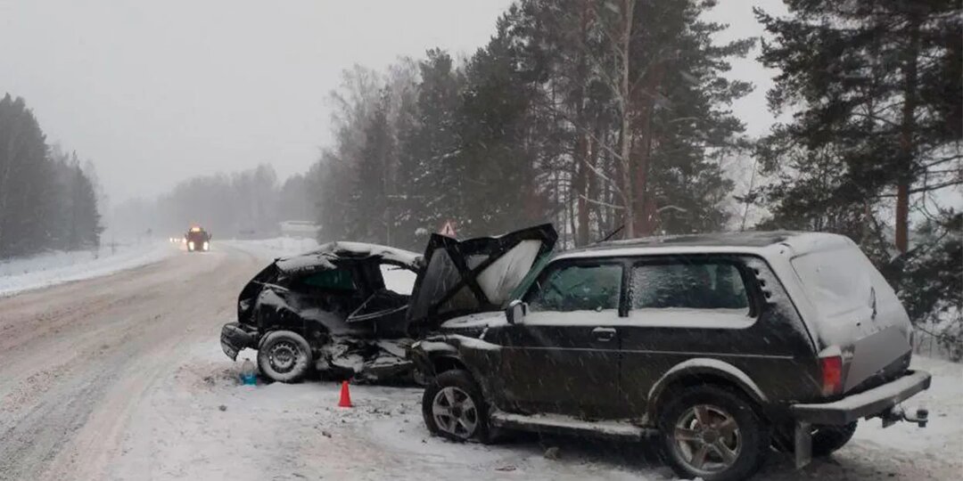 При столкновении двух легковушек в Удмуртии пострадали два водителя