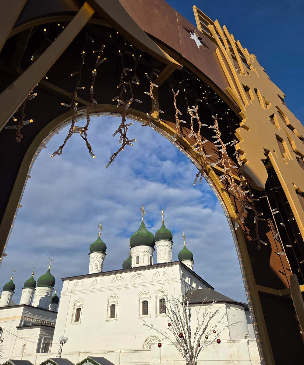 Новогоднее убранство Астраханского Кремля. 