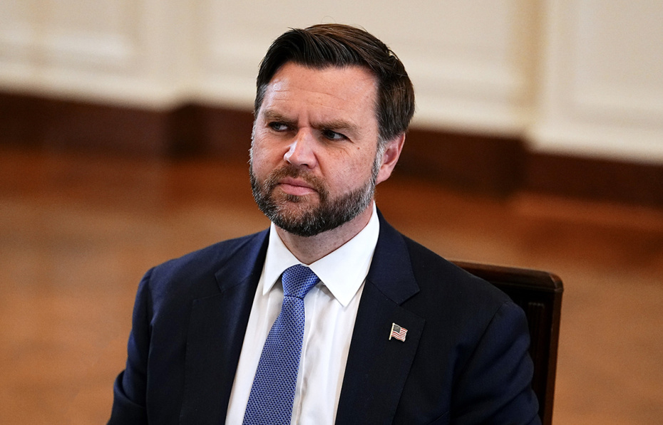    Aaron Schwartz — Pool via CNP/Consolidated News Photos/Global Look Press