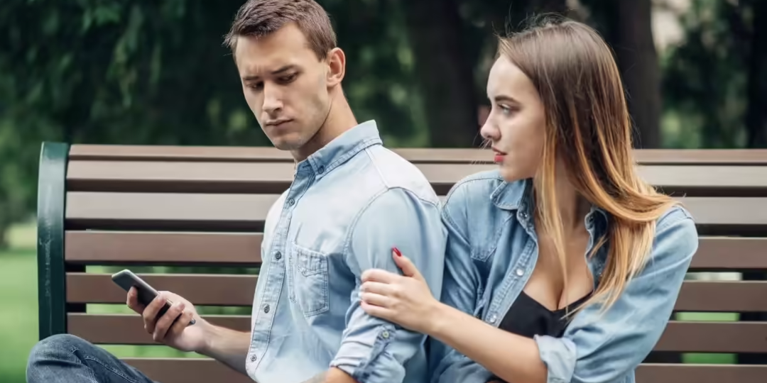 Я нашёл переписку жены. И понял, что меня методично убирали из собственной жизни