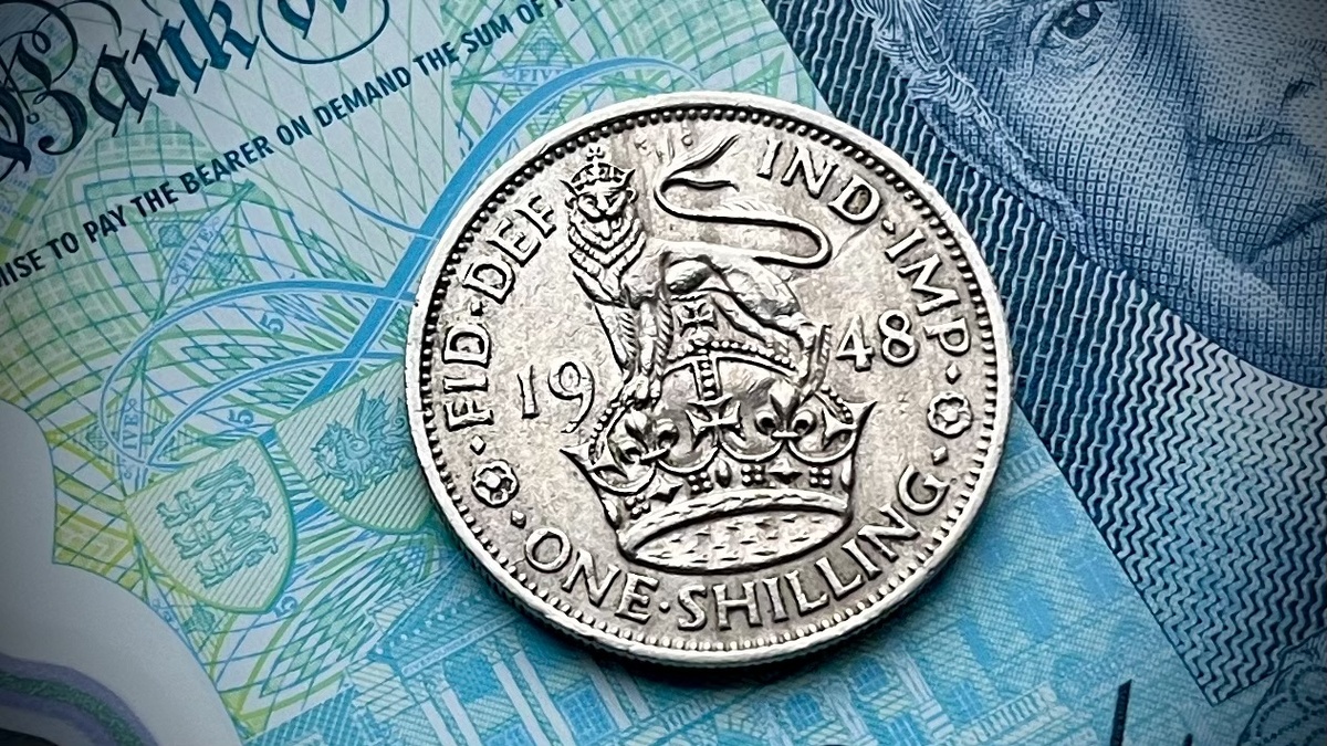 Величественный лев империи терял свои владения, как умирающий — силы...