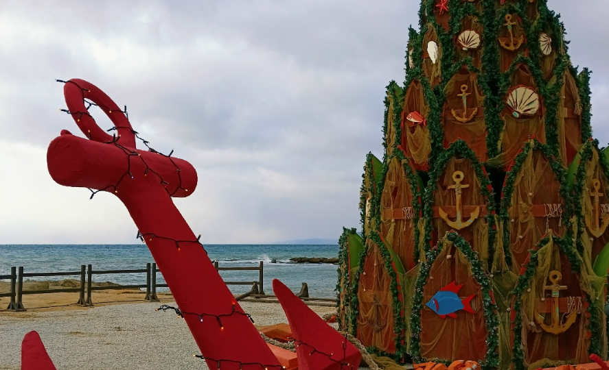 «Главная морская ёлка страны» зажглась в арт‑кластере «Таврида»