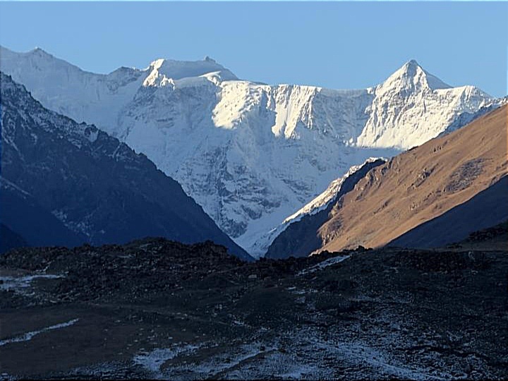 Безенгийская стена