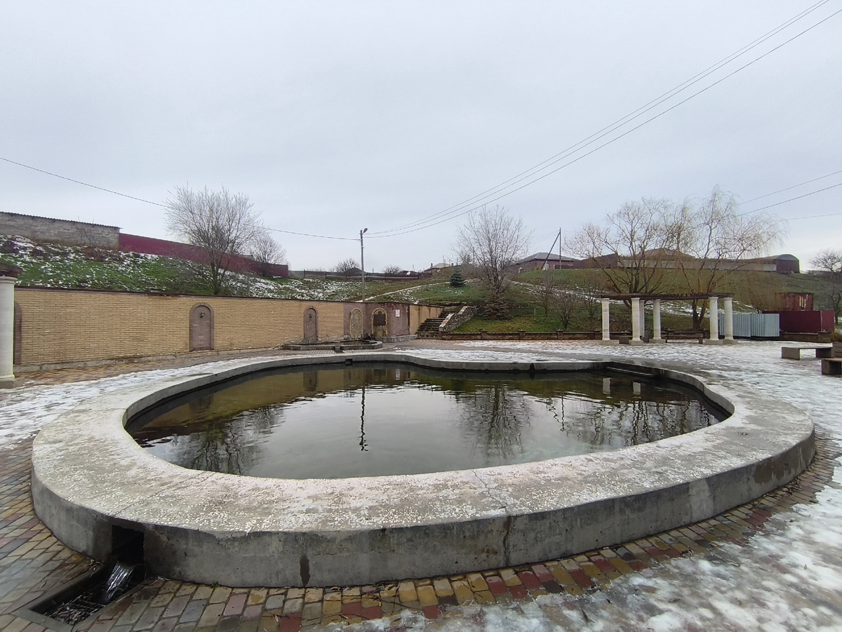 Большая купель родника Мец Чорвах