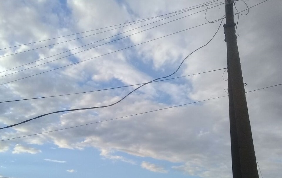    Повреждены автомобиль и линия электропередачи. В части села Орехово временно отсутствует свет. Алексей СЕРГУНИН