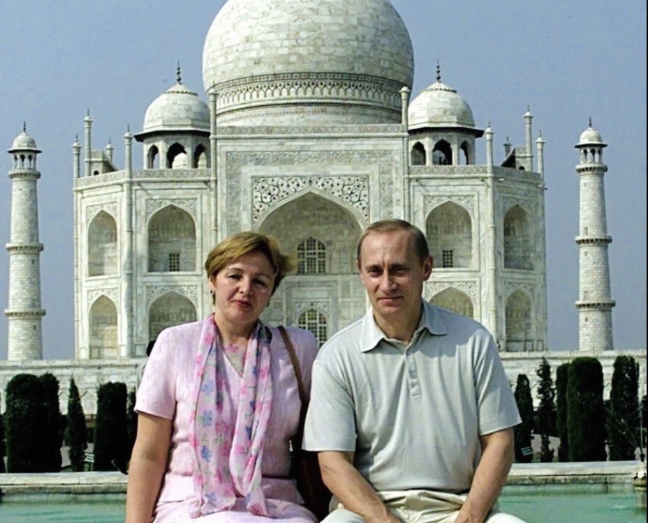 Владимир и Людмила Путины в Индии, 1998 год (источник фото: ВК-паблик «Читающие»).