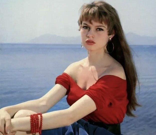 Трамп, Бардо, Селизнева: кумиры эпохи на отдыхе