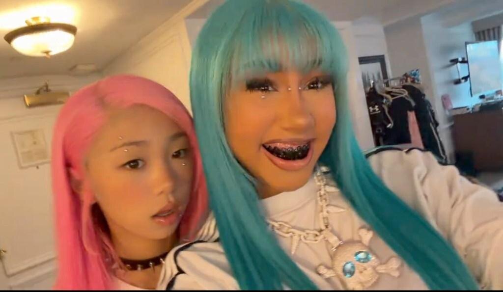    Источник: North Kardashian West/TIkTok | Двенадцатилетняя старшая дочь Ким Кардашьян и Канье Уэста также продемонстрировала изготовленное на заказ ожерелье с черепом, подаренное ей матерью на Рождество.