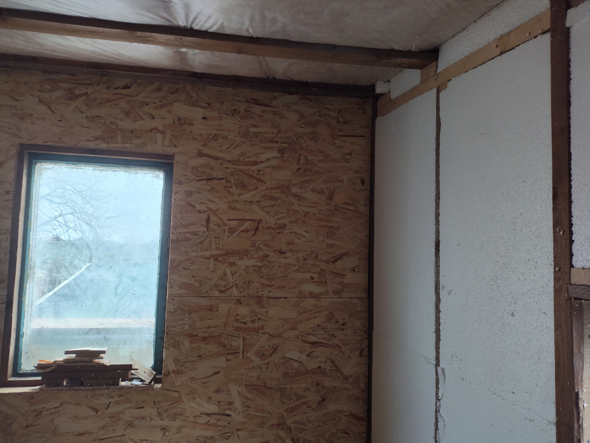 Вот эту стену один закрыл