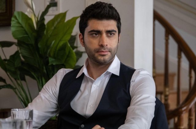    Догукан Гюнгер. Кадр из сериала «Клюквенный щербет»