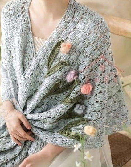 Шаль крючком: как создать кружевное облако своими руками