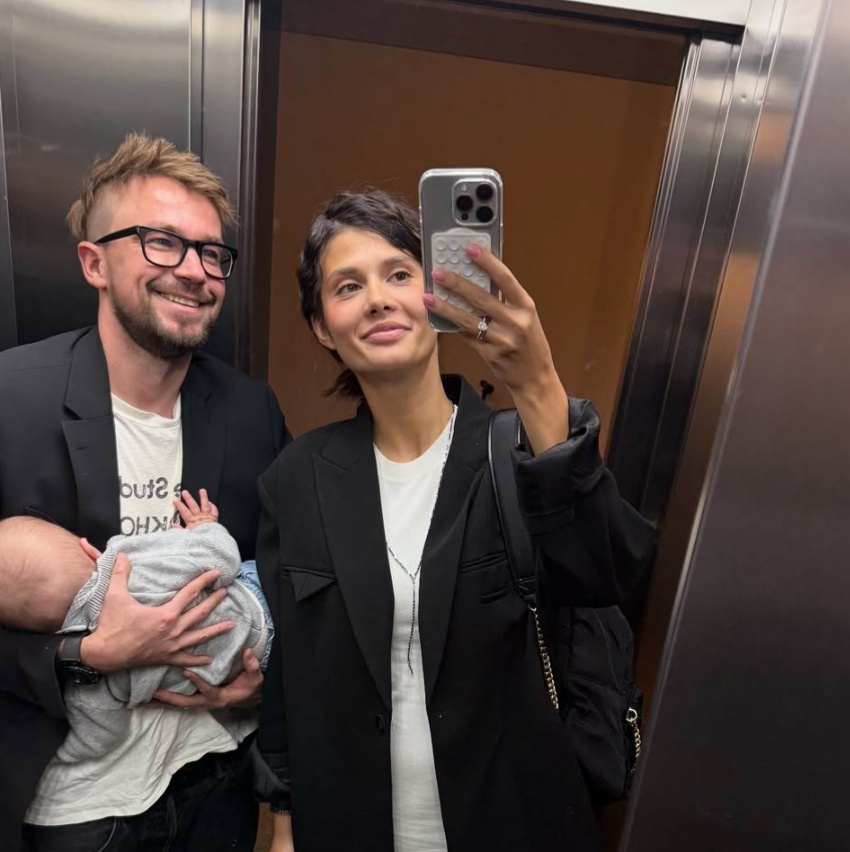 Апрель 2025 года. Александр и Виктория с сыном